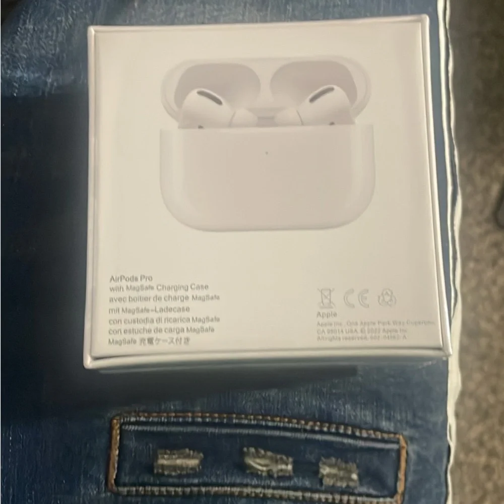 Apple White AirPods Pro Wireless Headset